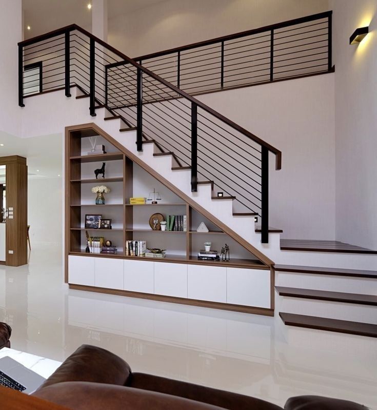 trang tri tu gam cau thang 